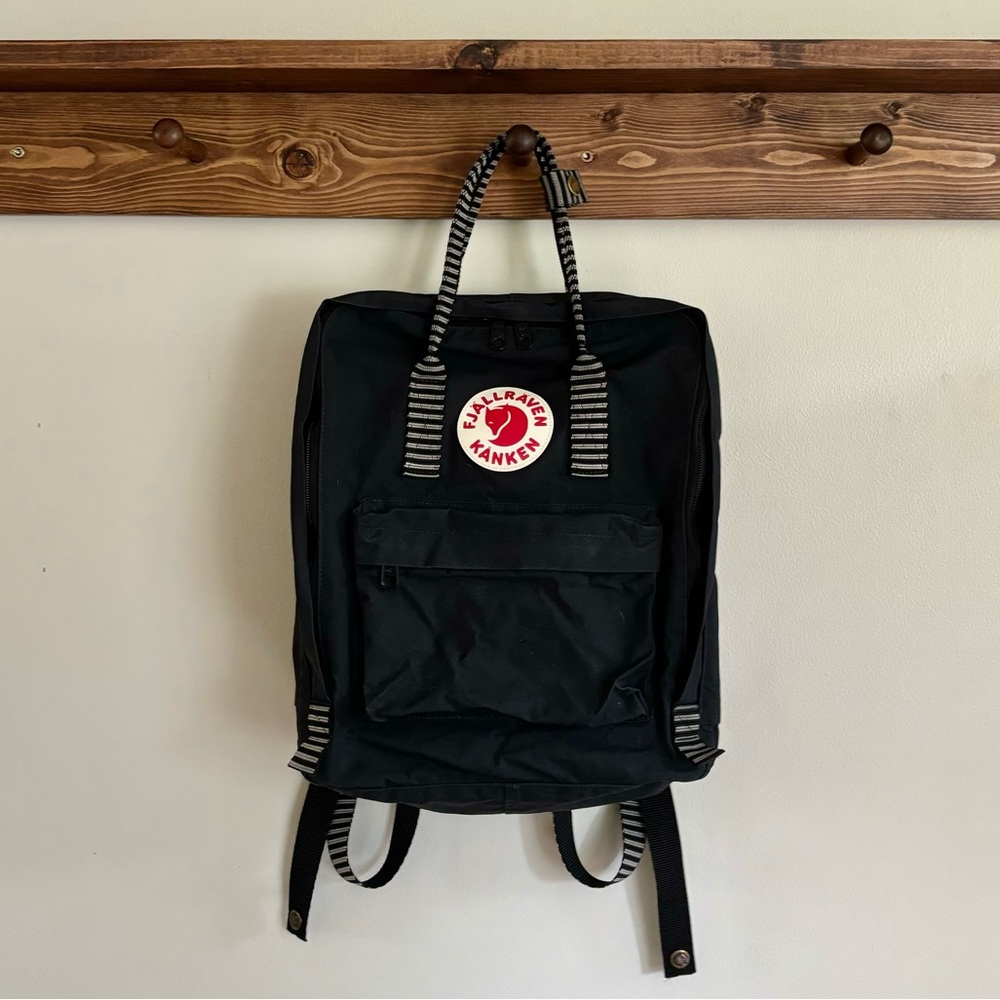 Fjallraven ✨ Black Kanken Backpack